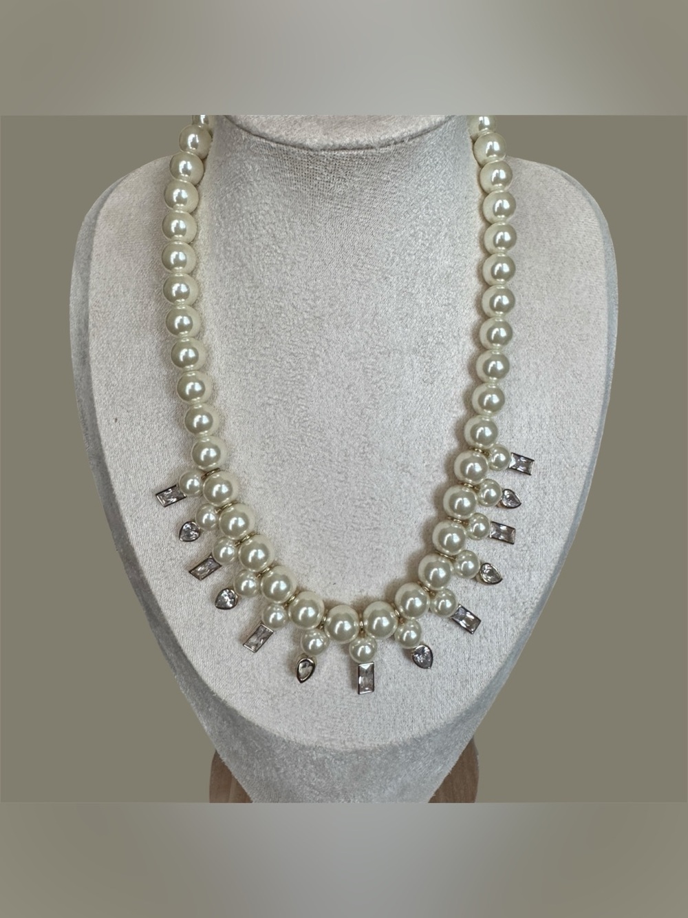 Banana Republic Pearl Rhinestone Necklace BR Signed Gold Tone (Read Flaw)